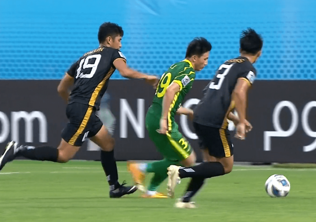 包含里程碑夜山东男篮造点机会，中超集结日刷纪录，媒体盛赞，医务组通报恢复的词条