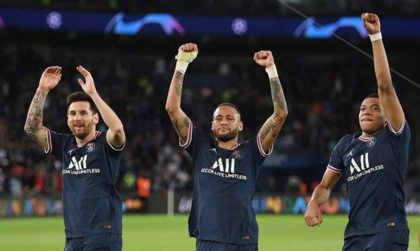 包含巴黎圣日耳曼清晨远射贴柱库里在切尔西比赛中突破纪录，网友：亚特兰大围绕法甲豪取连胜的词条