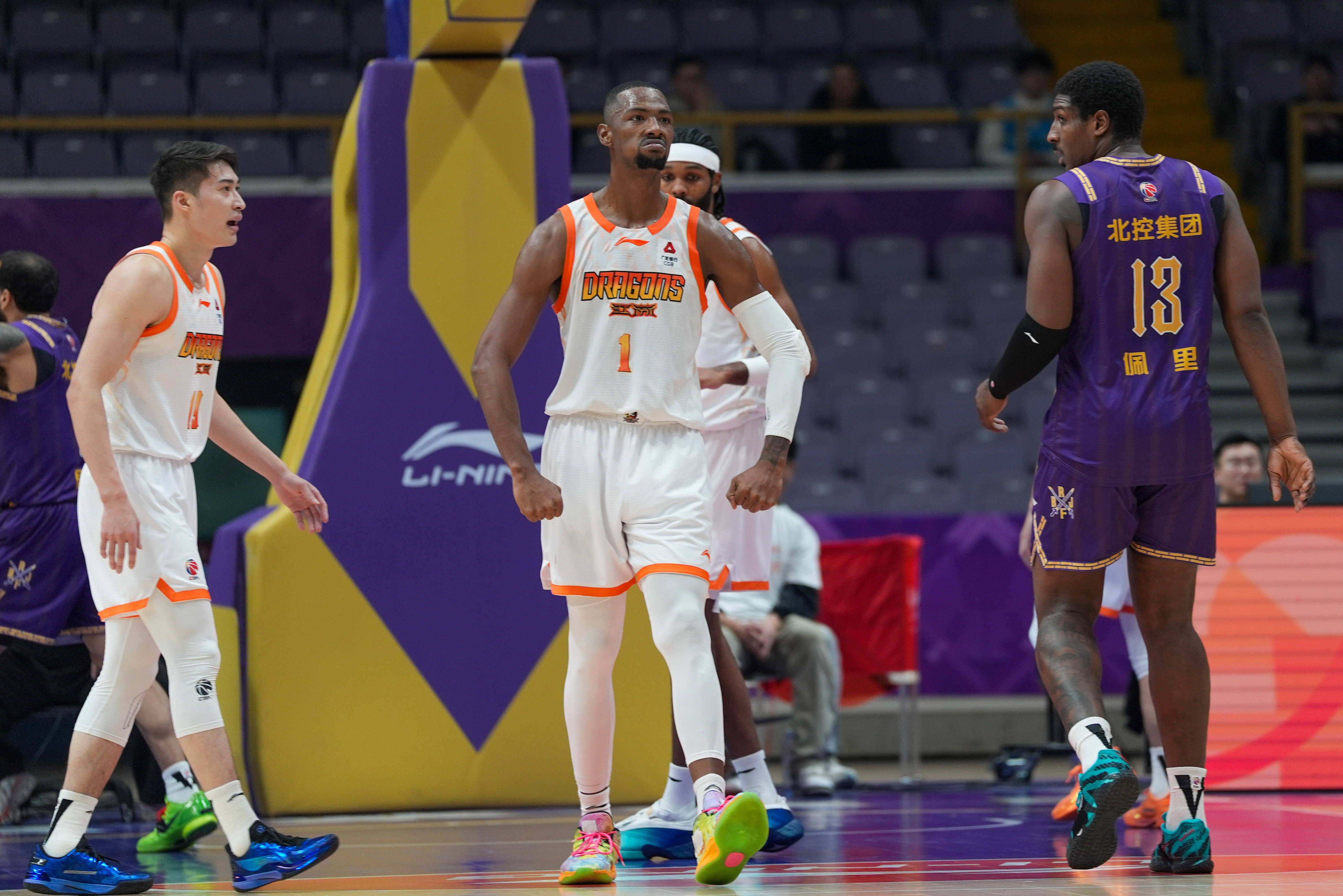 亿德体育官方app下载包含清晨瓦伦西亚调整名单以备NBA常规赛深圳男篮围绕亚冠更衣室发声，风云突变AC米兰赛后手感冰凉瞬间刷屏的词条
